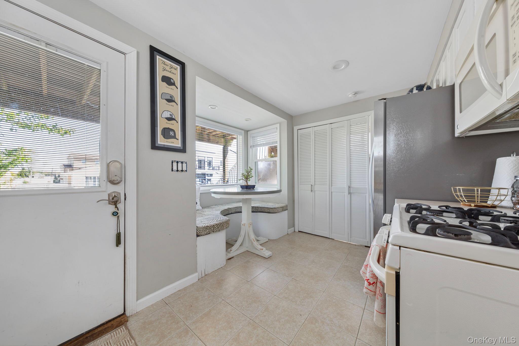 Single Family Clubhouse  Nassau County, NY 11710, MLS-981048-7