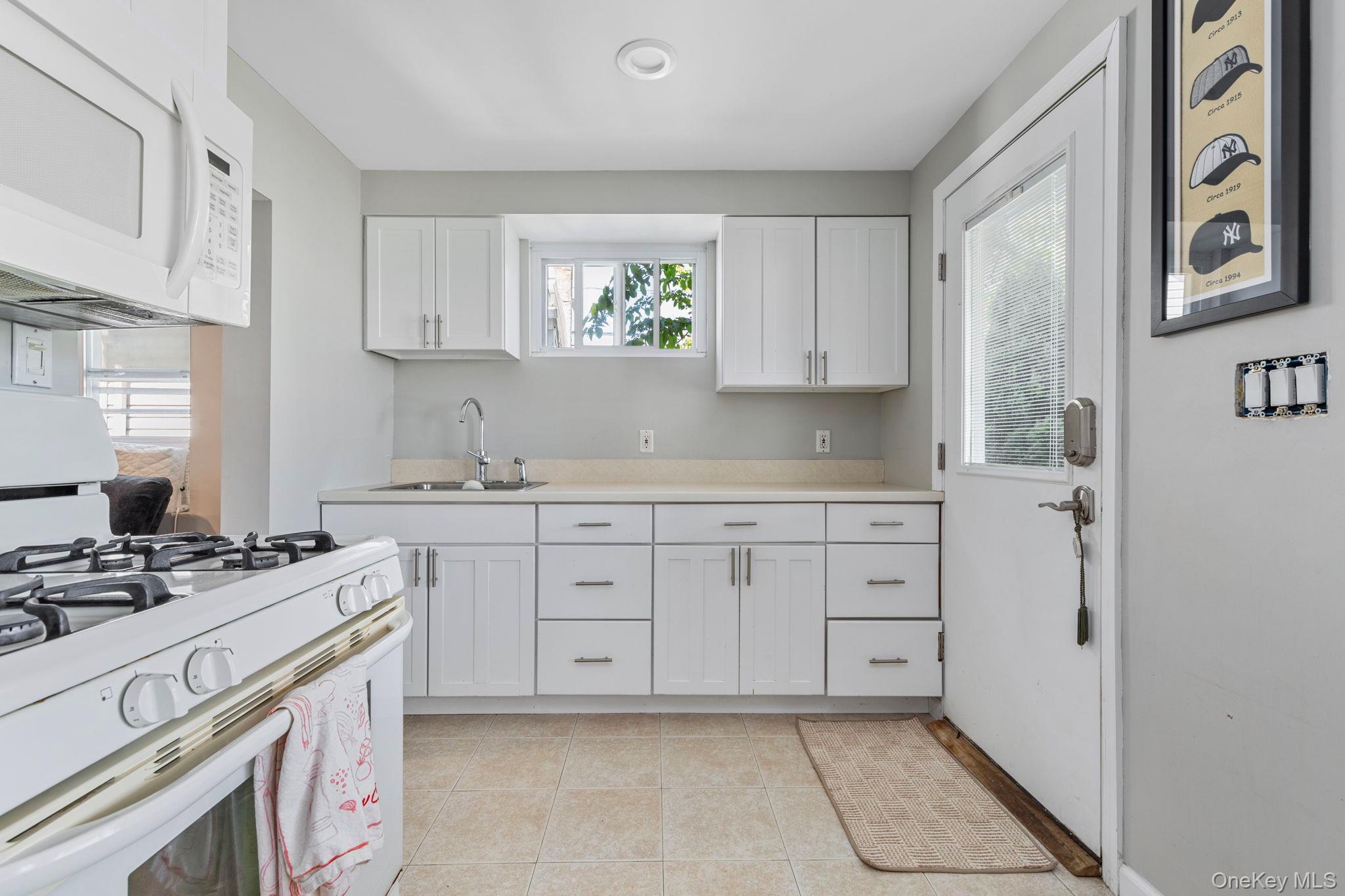 Single Family Clubhouse  Nassau County, NY 11710, MLS-981048-9