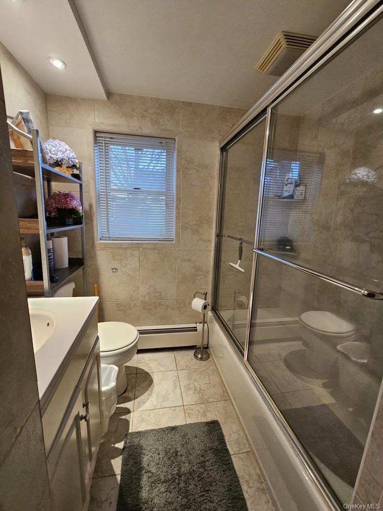 Single Family Ireland Place Suffolk County, NY 11726, MLS-981084-16