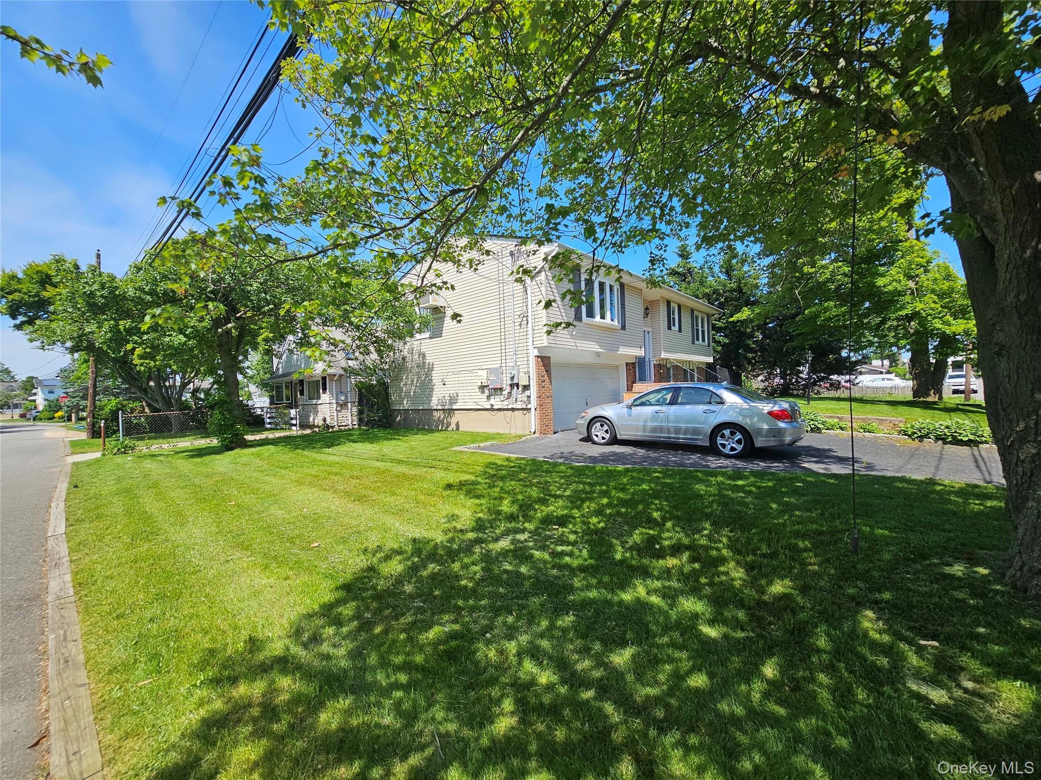 Single Family Ireland Place Suffolk County, NY 11726, MLS-981084-17