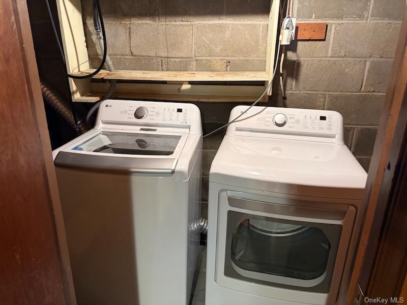 Single Family Old Country  Suffolk County, NY 11729, MLS-981111-13