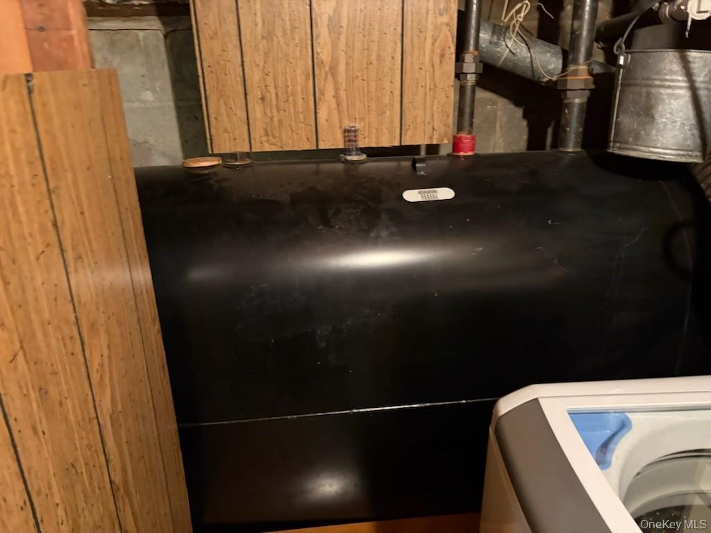 Single Family Old Country  Suffolk County, NY 11729, MLS-981111-14