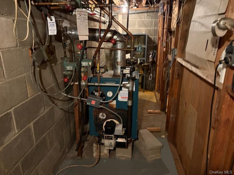 Single Family Old Country  Suffolk County, NY 11729, MLS-981111-15