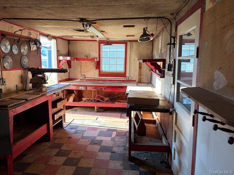 Single Family Old Country  Suffolk County, NY 11729, MLS-981111-17