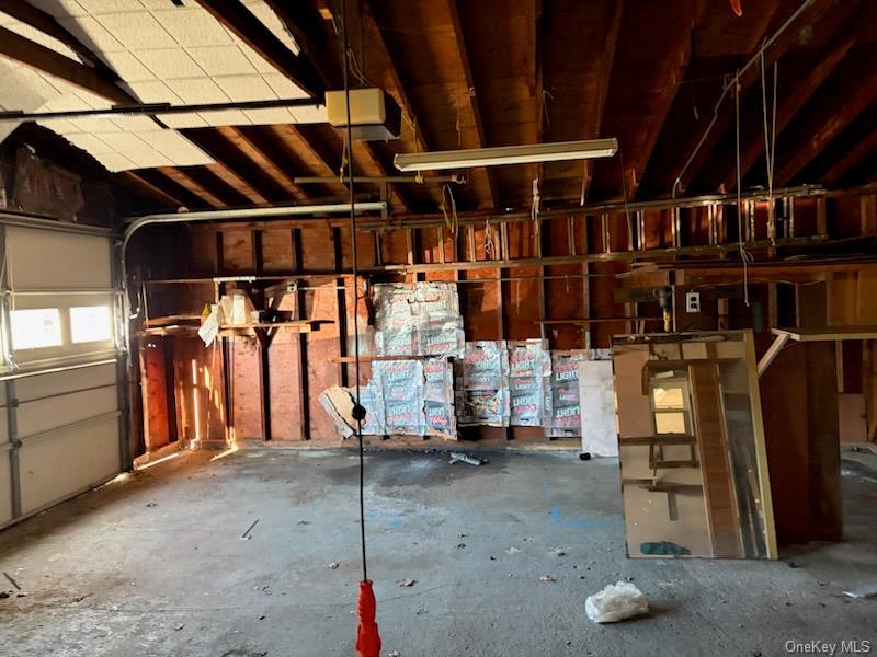 Single Family Old Country  Suffolk County, NY 11729, MLS-981111-18