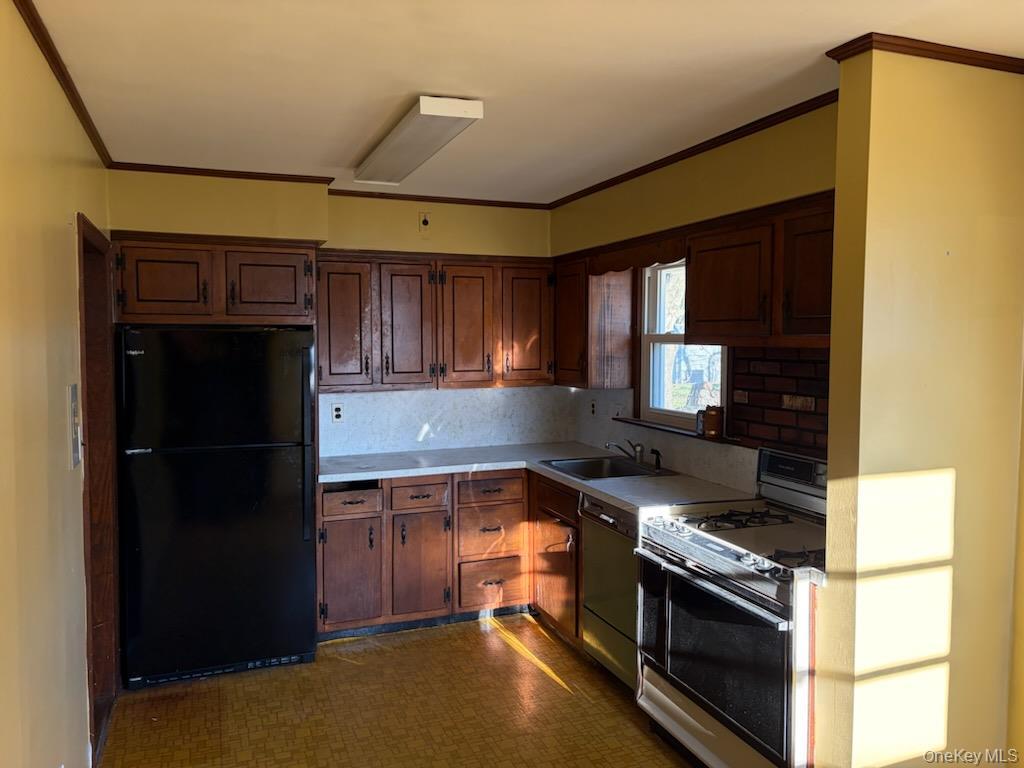 Single Family Old Country  Suffolk County, NY 11729, MLS-981111-2