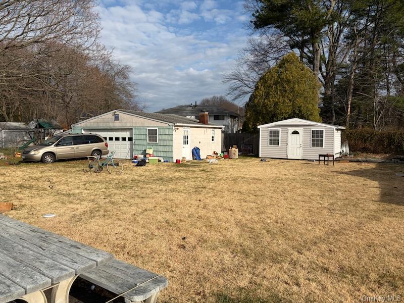 Single Family Old Country  Suffolk County, NY 11729, MLS-981111-21