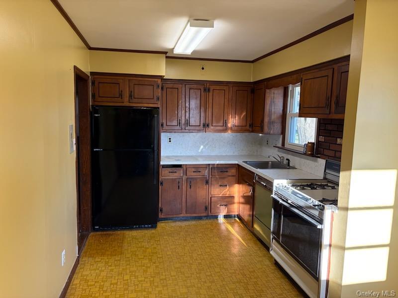 Single Family Old Country  Suffolk County, NY 11729, MLS-981111-3