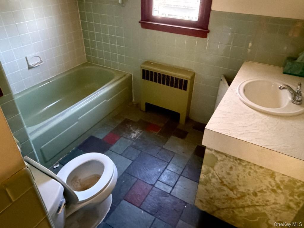 Single Family Old Country  Suffolk County, NY 11729, MLS-981111-9