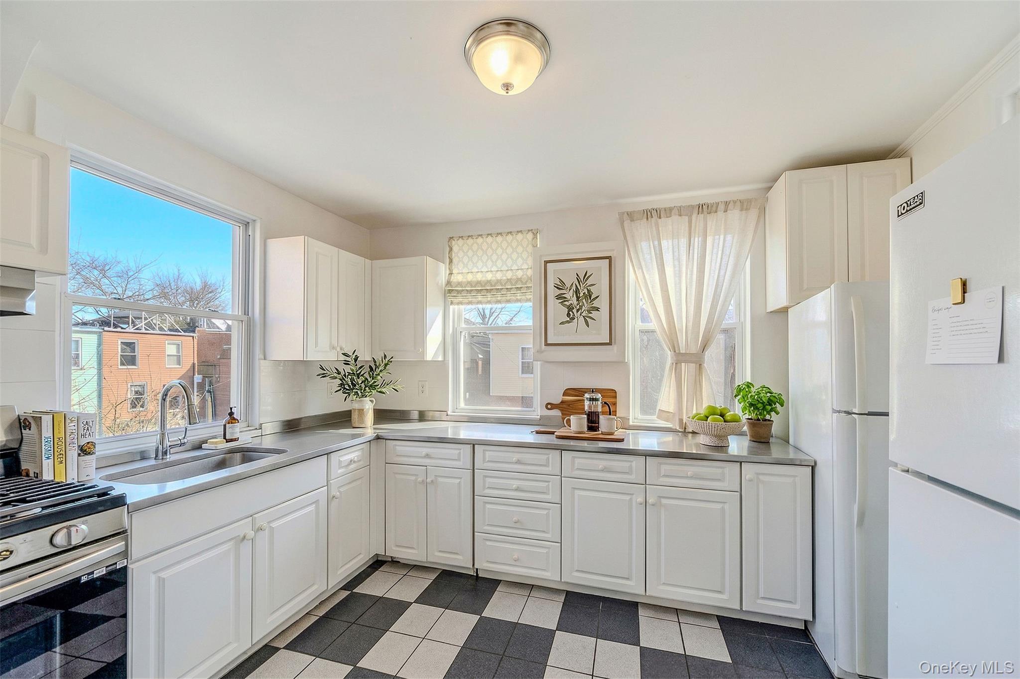 Single Family Glover  Bronx, NY 10462, MLS-981119-10