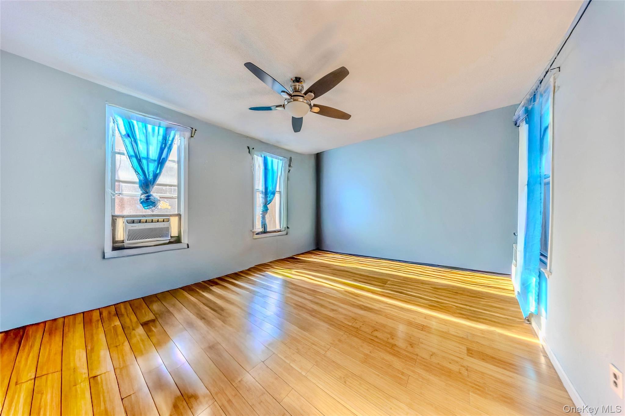 Single Family Glover  Bronx, NY 10462, MLS-981119-17