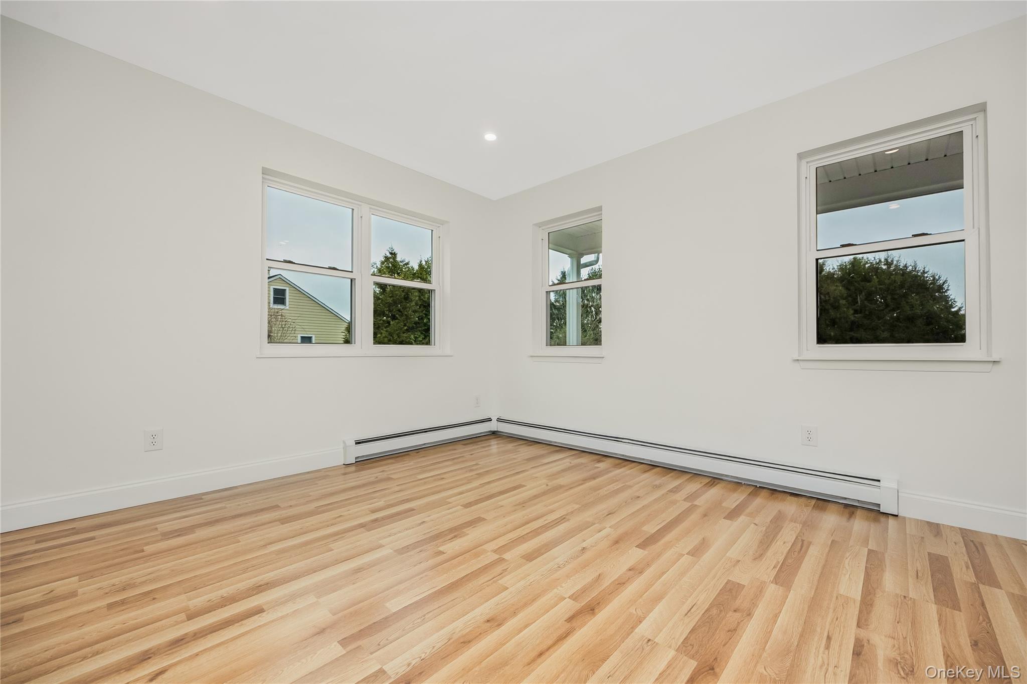 Single Family Buckskin  Suffolk County, NY 11901, MLS-981123-16