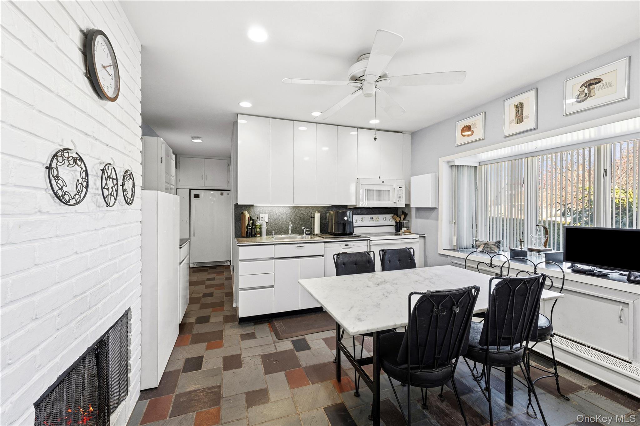 Single Family Link  Nassau County, NY 11801, MLS-981127-5