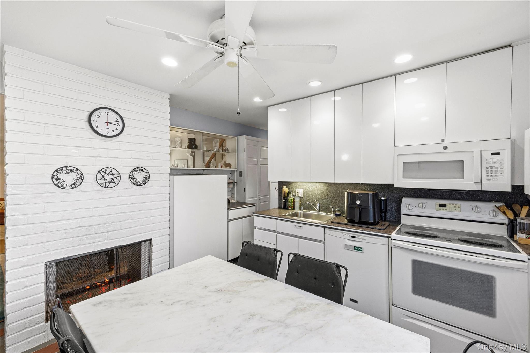 Single Family Link  Nassau County, NY 11801, MLS-981127-8