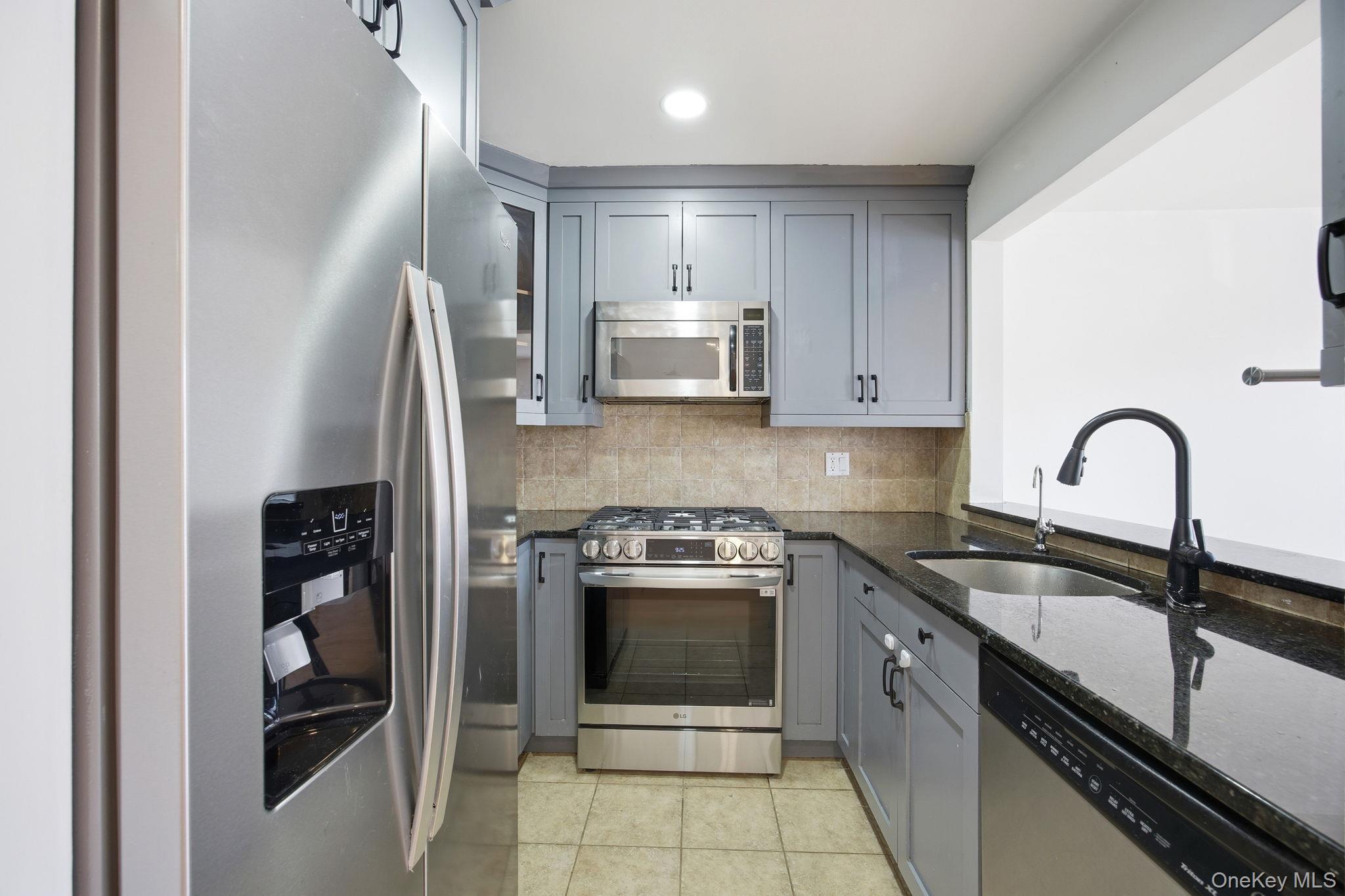 Condo Magnolia Queens, NY 11417, MLS-981131-10