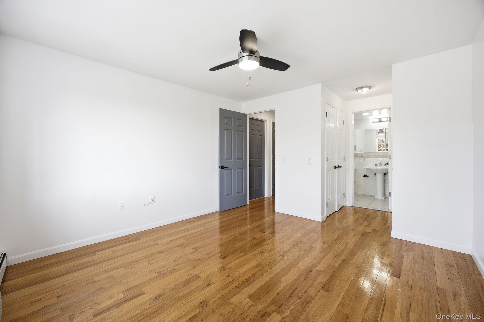 Condo Magnolia Queens, NY 11417, MLS-981131-12