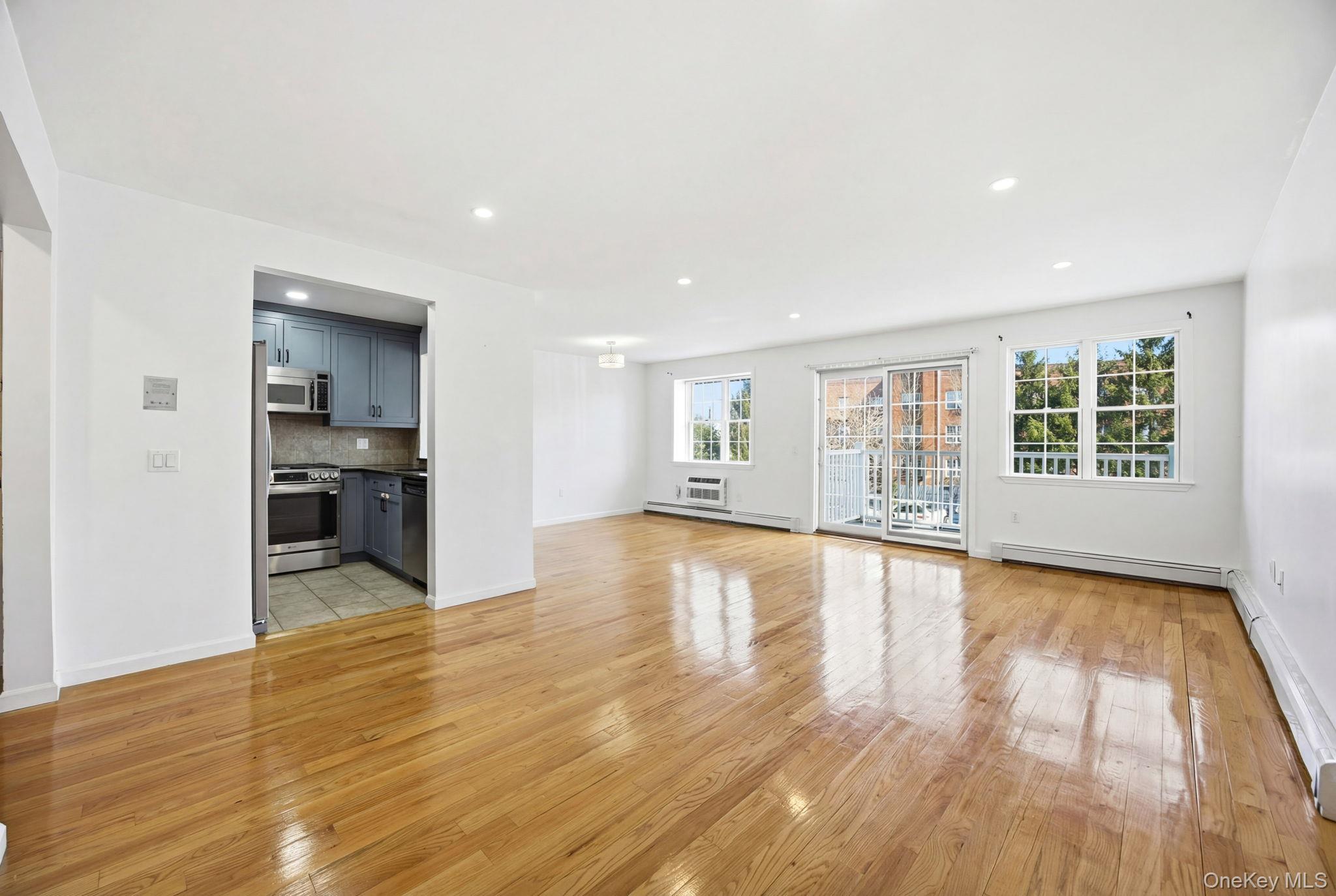 Condo Magnolia Queens, NY 11417, MLS-981131-4