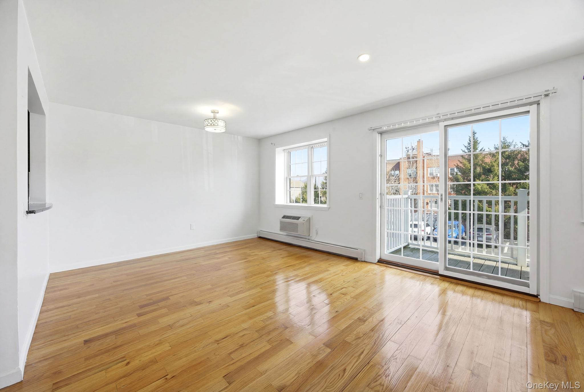 Condo Magnolia Queens, NY 11417, MLS-981131-7