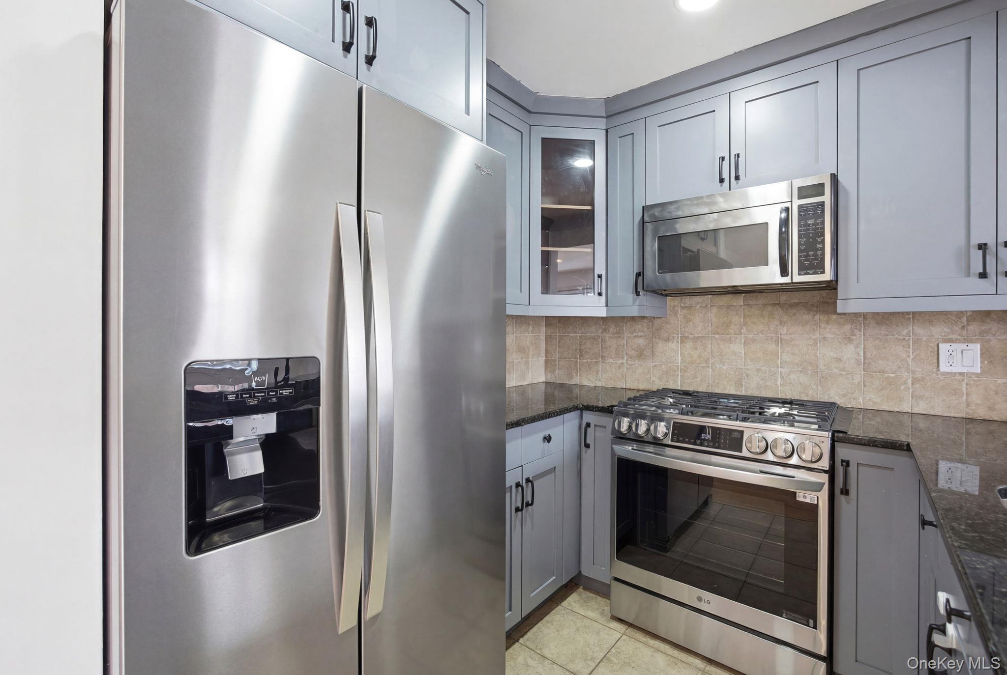 Condo Magnolia Queens, NY 11417, MLS-981131-8