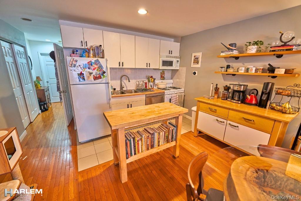 Single Family W 162nd  Manhattan, NY 10032, MLS-981159-16