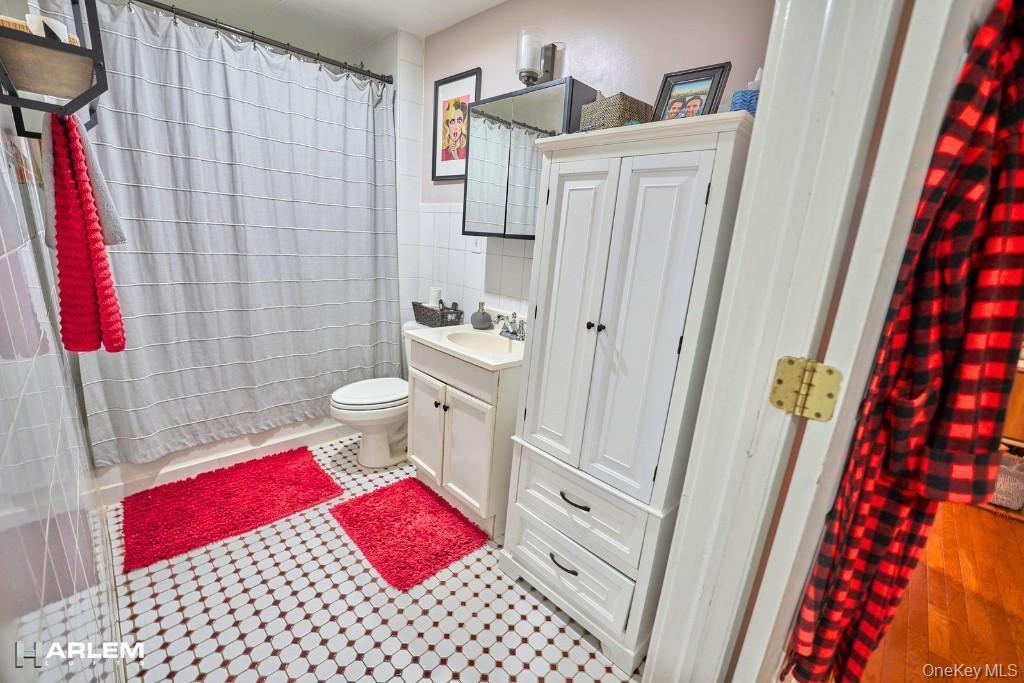 Single Family W 162nd  Manhattan, NY 10032, MLS-981159-17