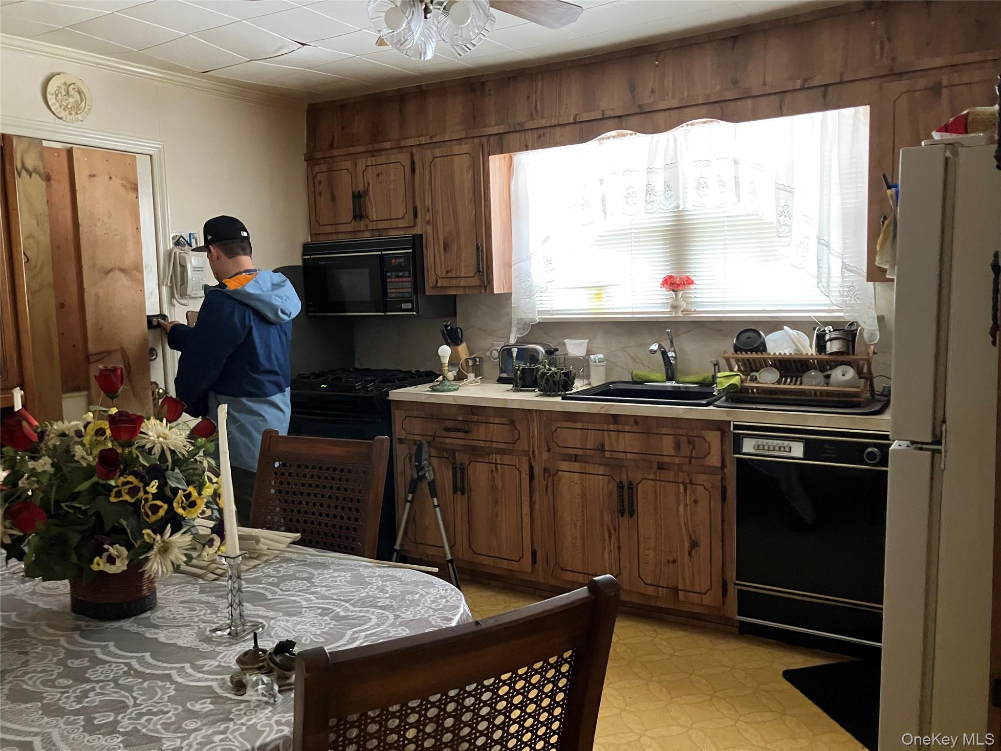 Single Family Cedar  Suffolk County, NY 11951, MLS-981160-5