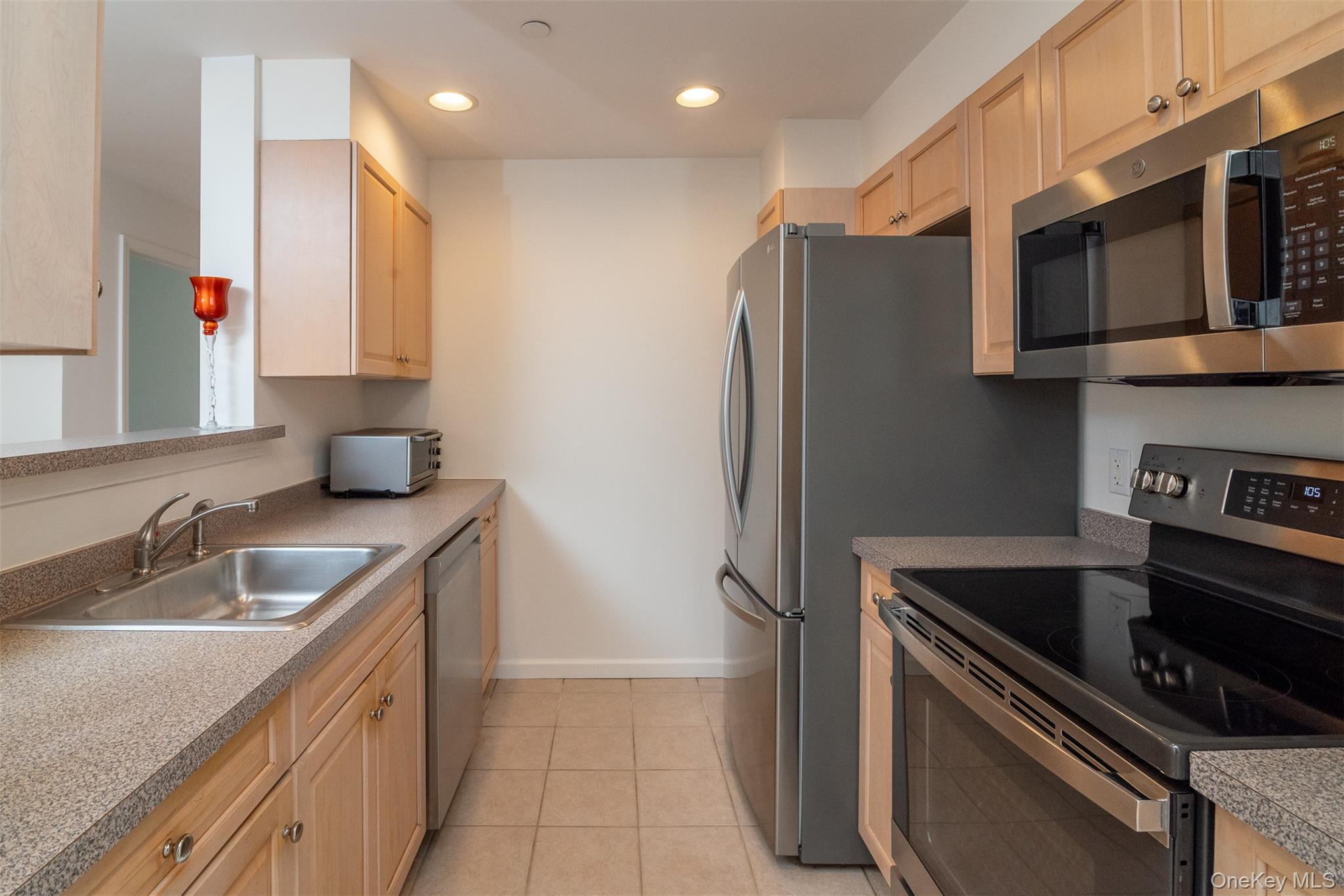 Condo Woodcrest Westchester County, NY 10549, MLS-981169-3