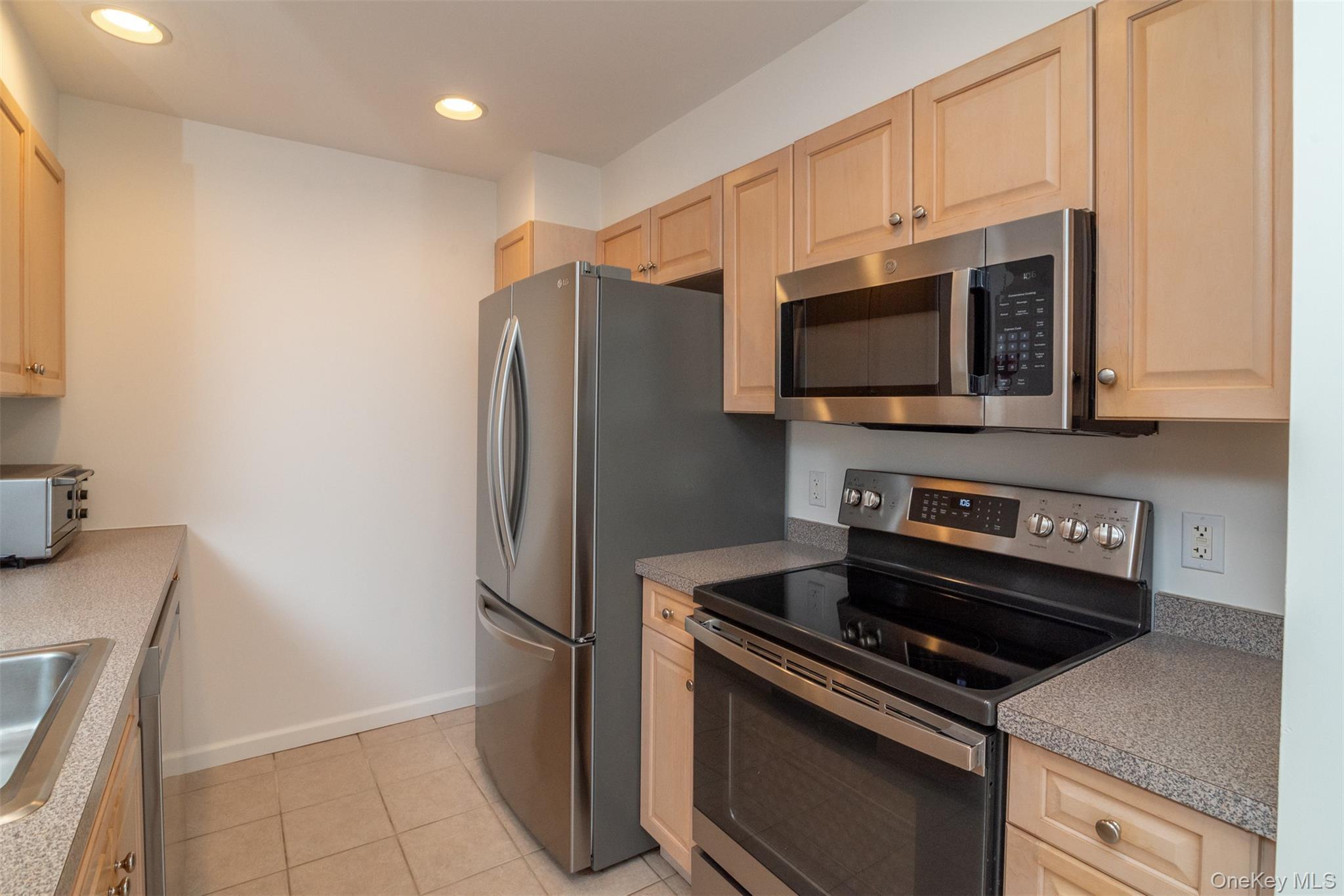 Condo Woodcrest Westchester County, NY 10549, MLS-981169-5