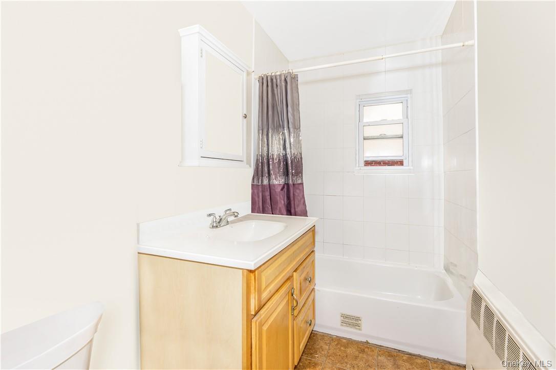 Single Family E 233rd Bronx, NY 10466, MLS-981243-16