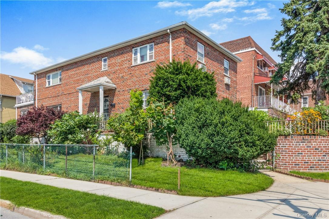 Single Family E 233rd Bronx, NY 10466, MLS-981243-17