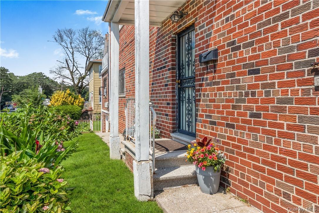Single Family E 233rd Bronx, NY 10466, MLS-981243-22