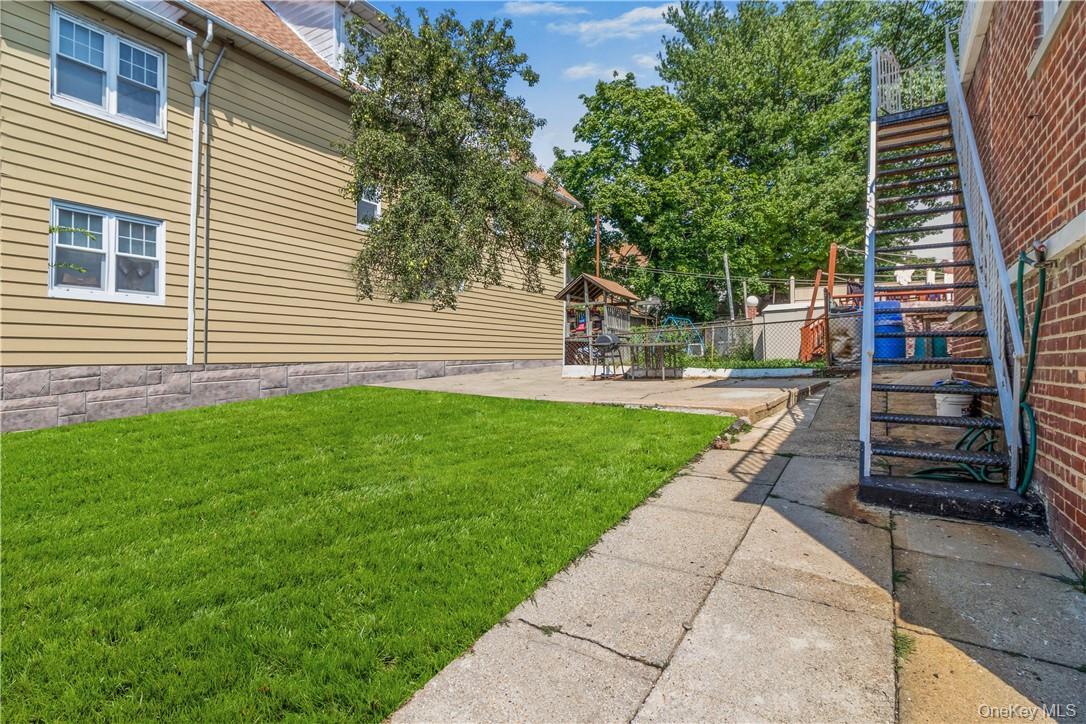 Single Family E 233rd Bronx, NY 10466, MLS-981243-28