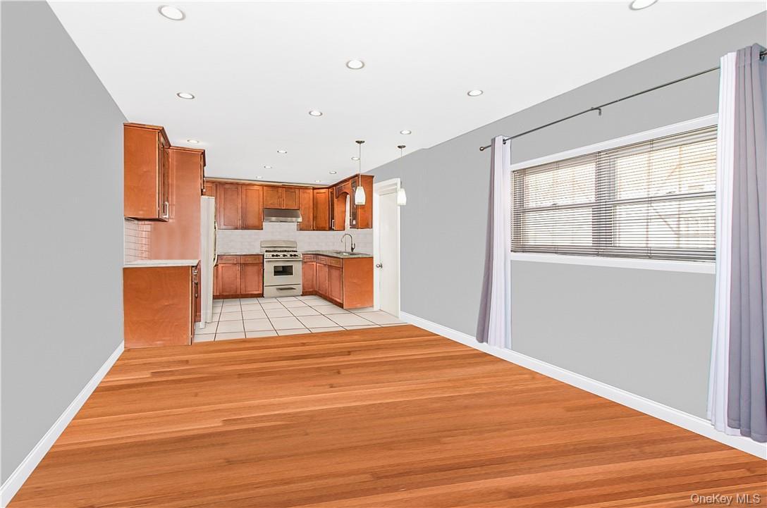 Single Family E 233rd Bronx, NY 10466, MLS-981243-4