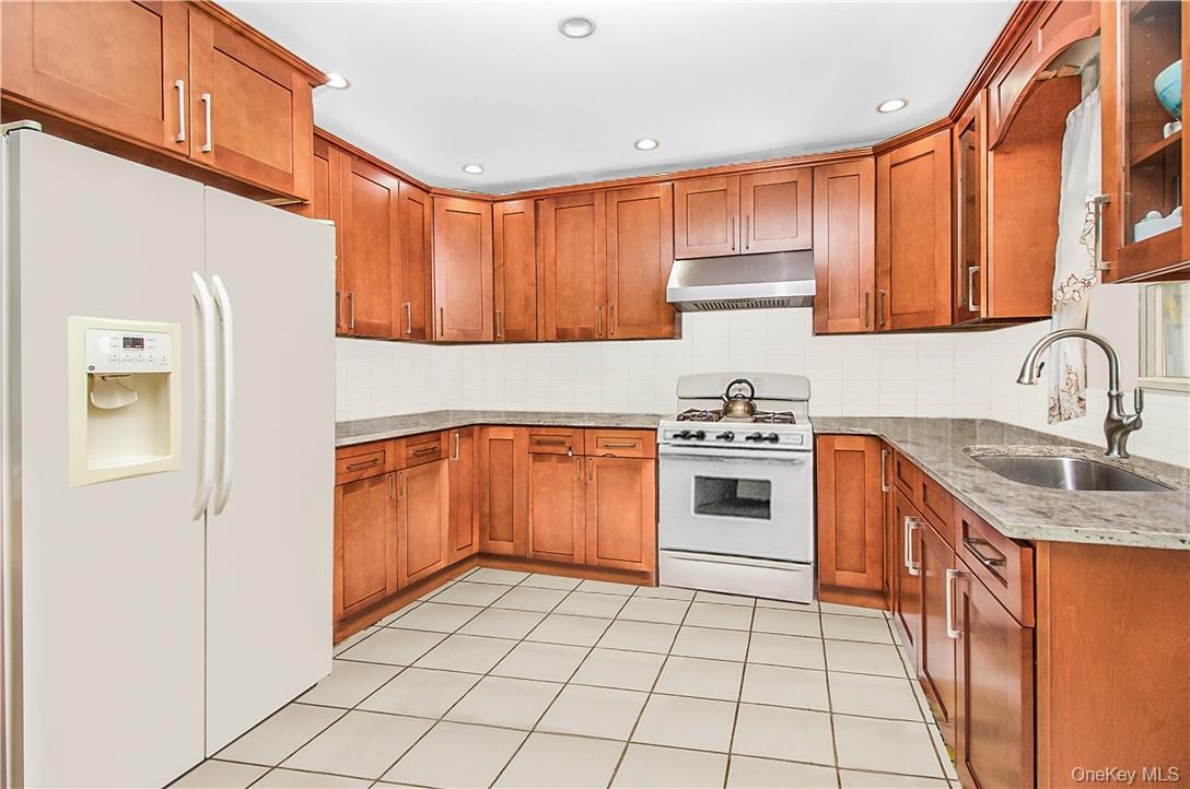 Single Family E 233rd Bronx, NY 10466, MLS-981243-5