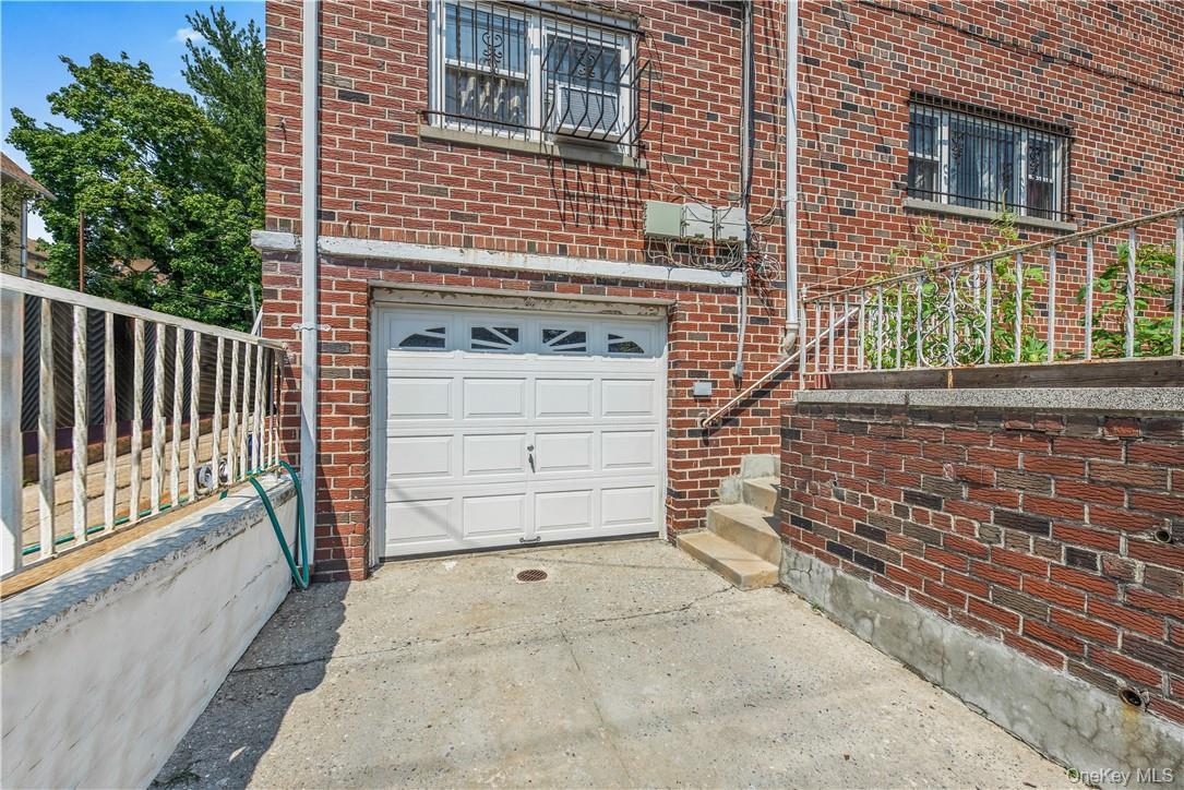 Single Family E 233rd Bronx, NY 10466, MLS-981243-9