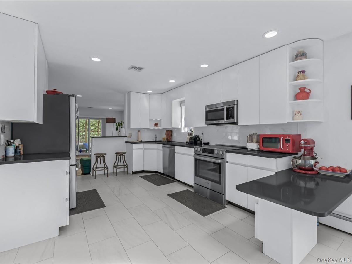 Single Family Linden  Suffolk County, NY 11754, MLS-981254-4