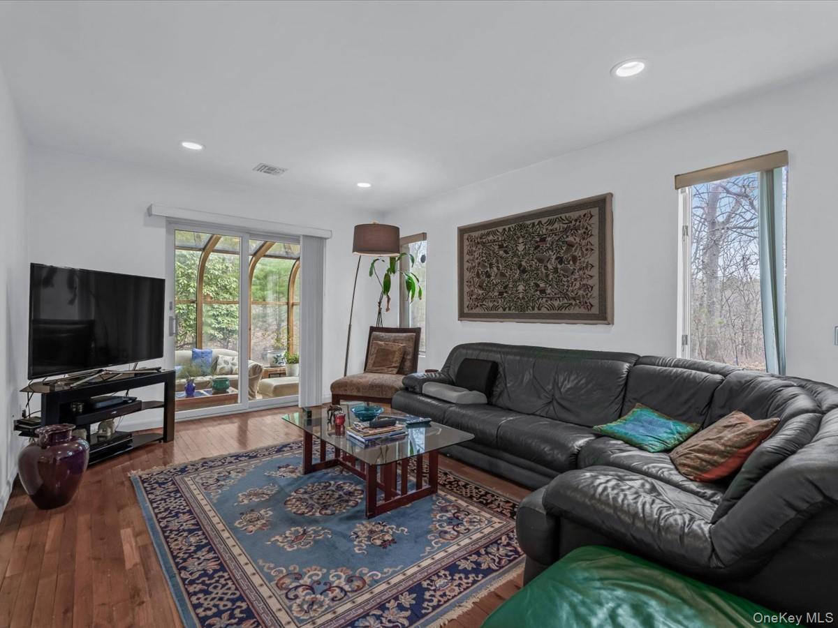Single Family Linden  Suffolk County, NY 11754, MLS-981254-6