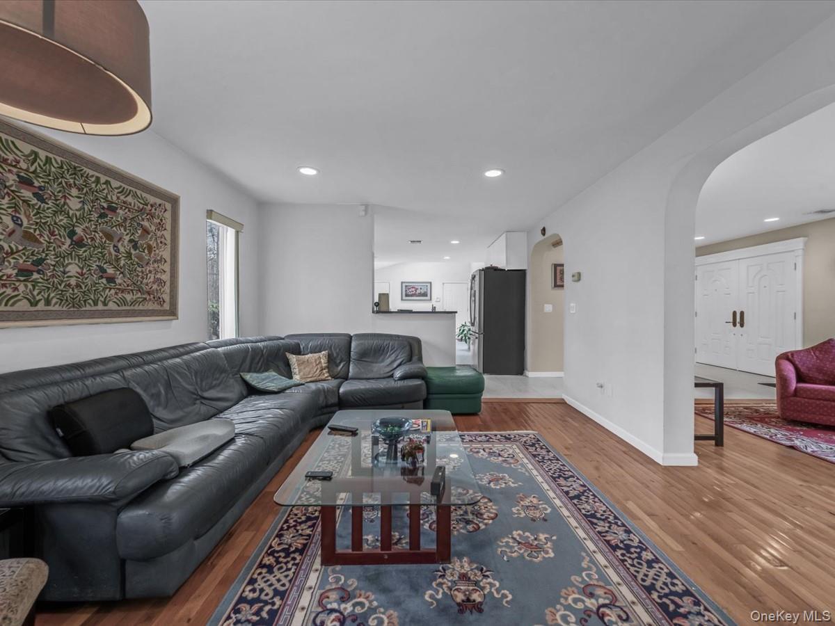 Single Family Linden  Suffolk County, NY 11754, MLS-981254-7