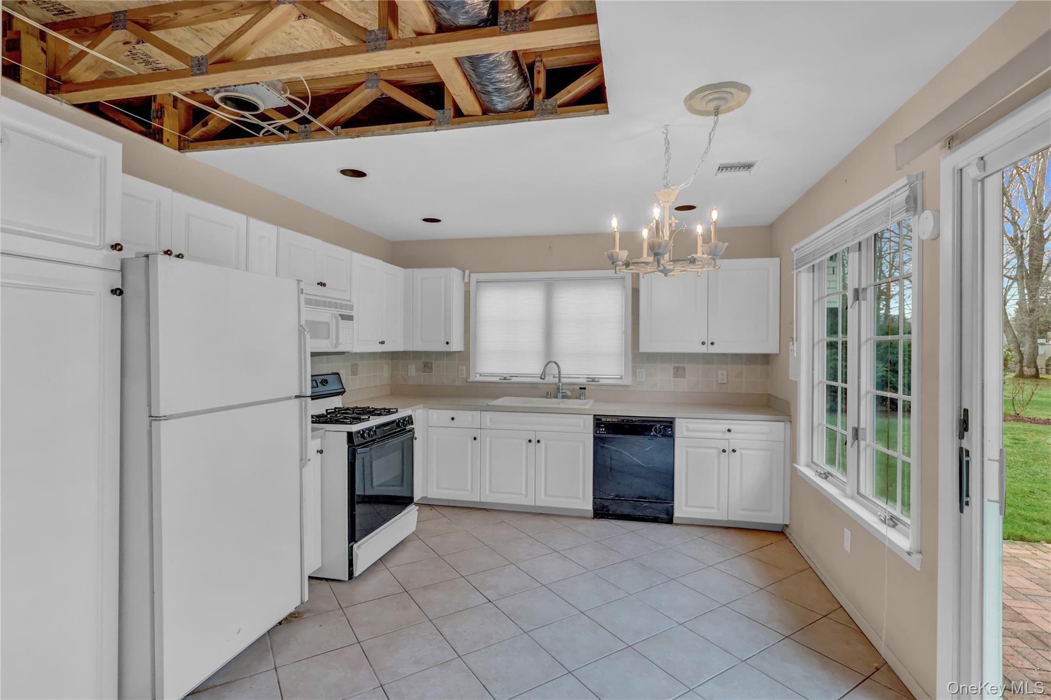 Condo Doral  Suffolk County, NY 11706, MLS-981257-11