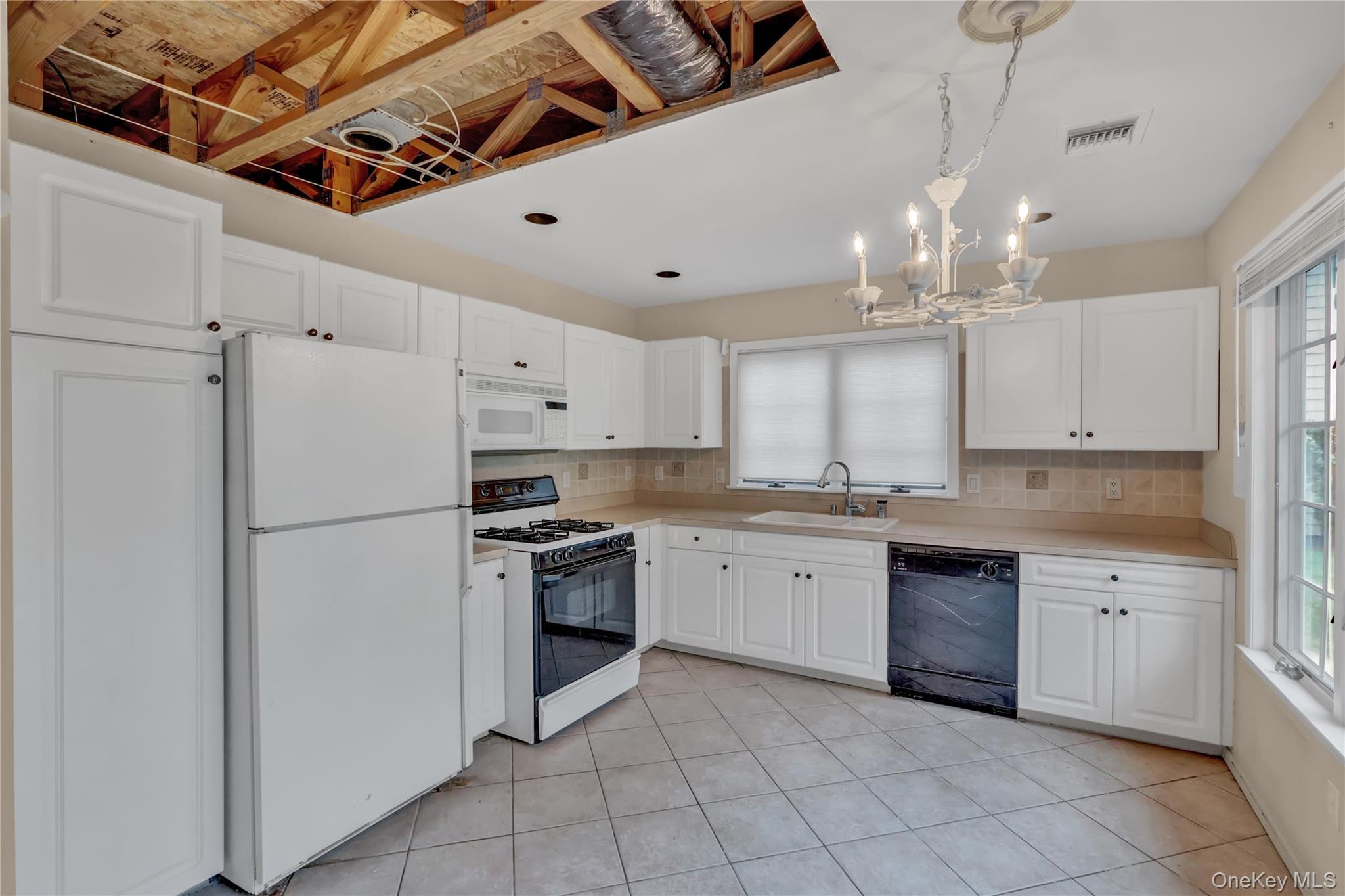 Condo Doral  Suffolk County, NY 11706, MLS-981257-12