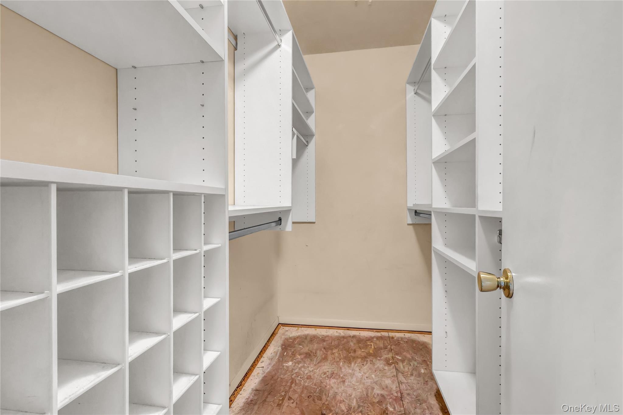 Condo Doral  Suffolk County, NY 11706, MLS-981257-16