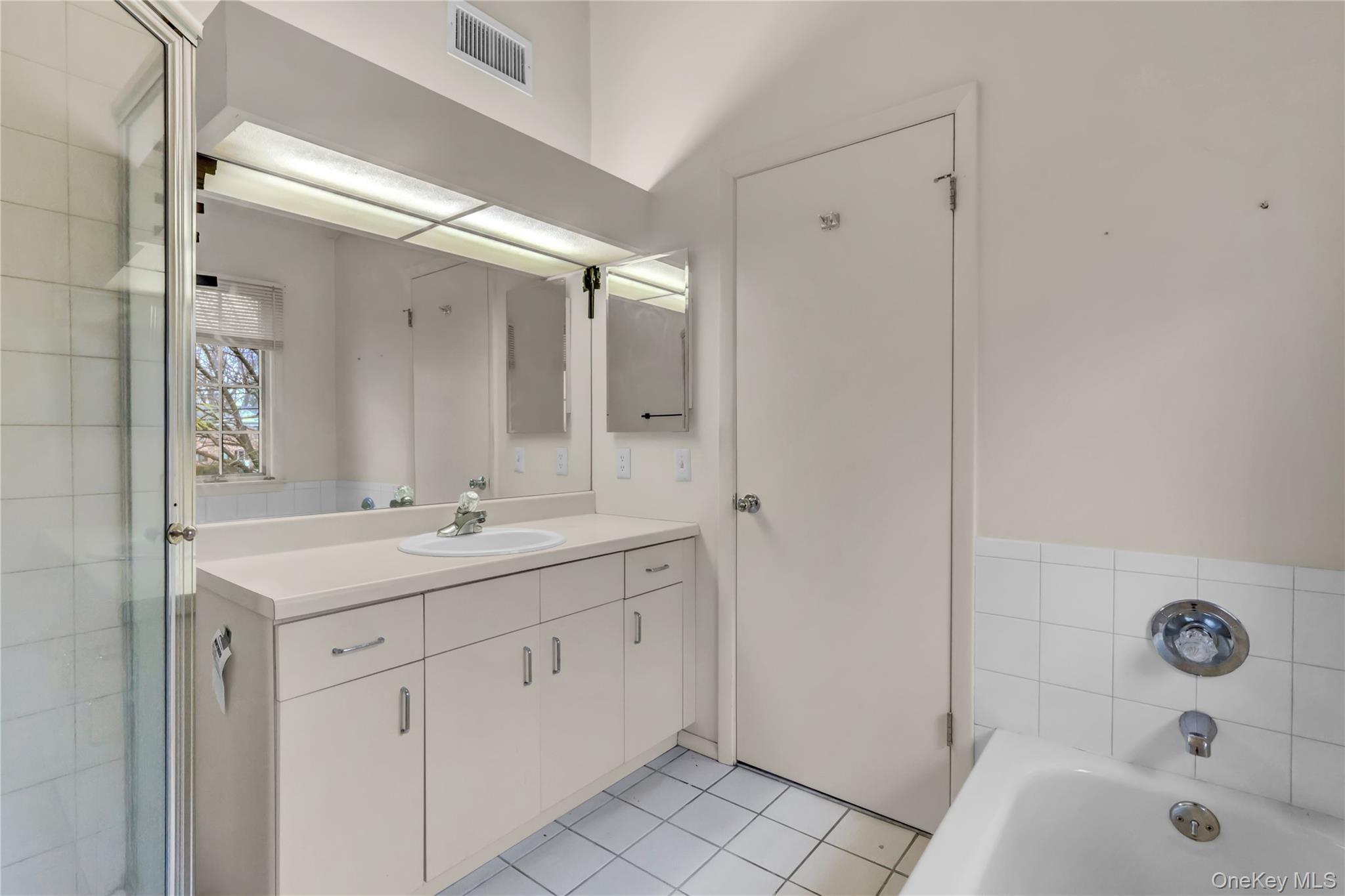 Condo Doral  Suffolk County, NY 11706, MLS-981257-18