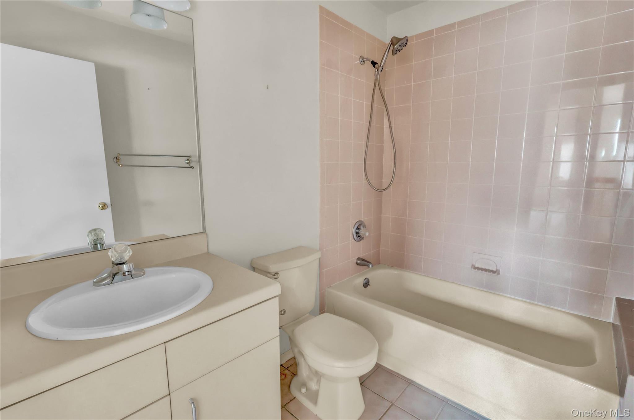 Condo Doral  Suffolk County, NY 11706, MLS-981257-22