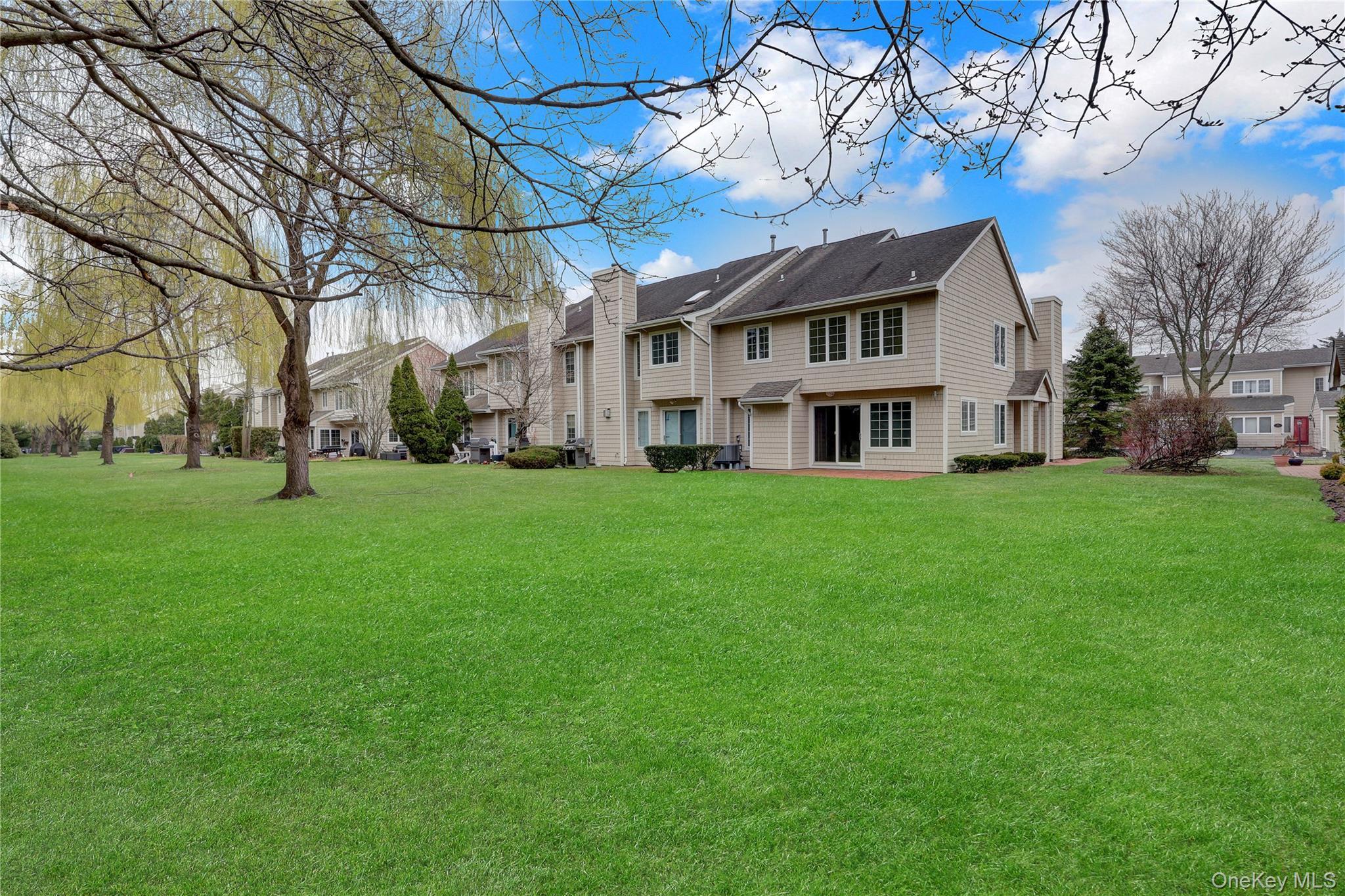 Condo Doral  Suffolk County, NY 11706, MLS-981257-24