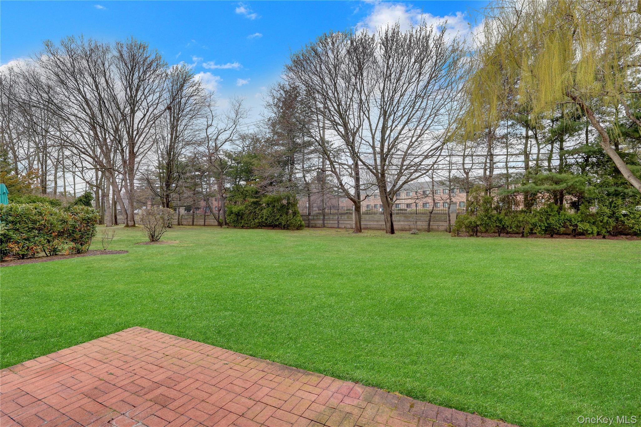 Condo Doral  Suffolk County, NY 11706, MLS-981257-25