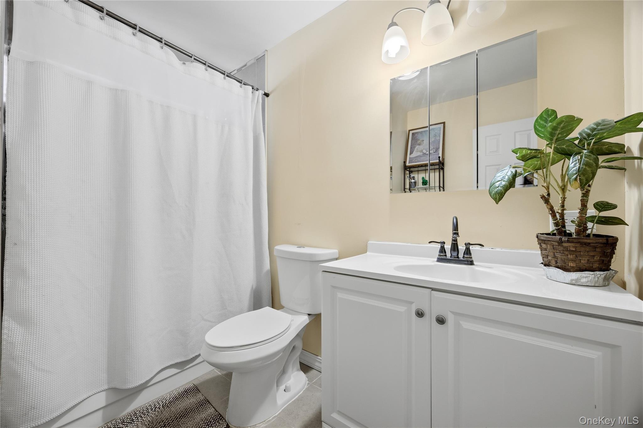 Single Family Half Mile Suffolk County, NY 11722, MLS-981265-15