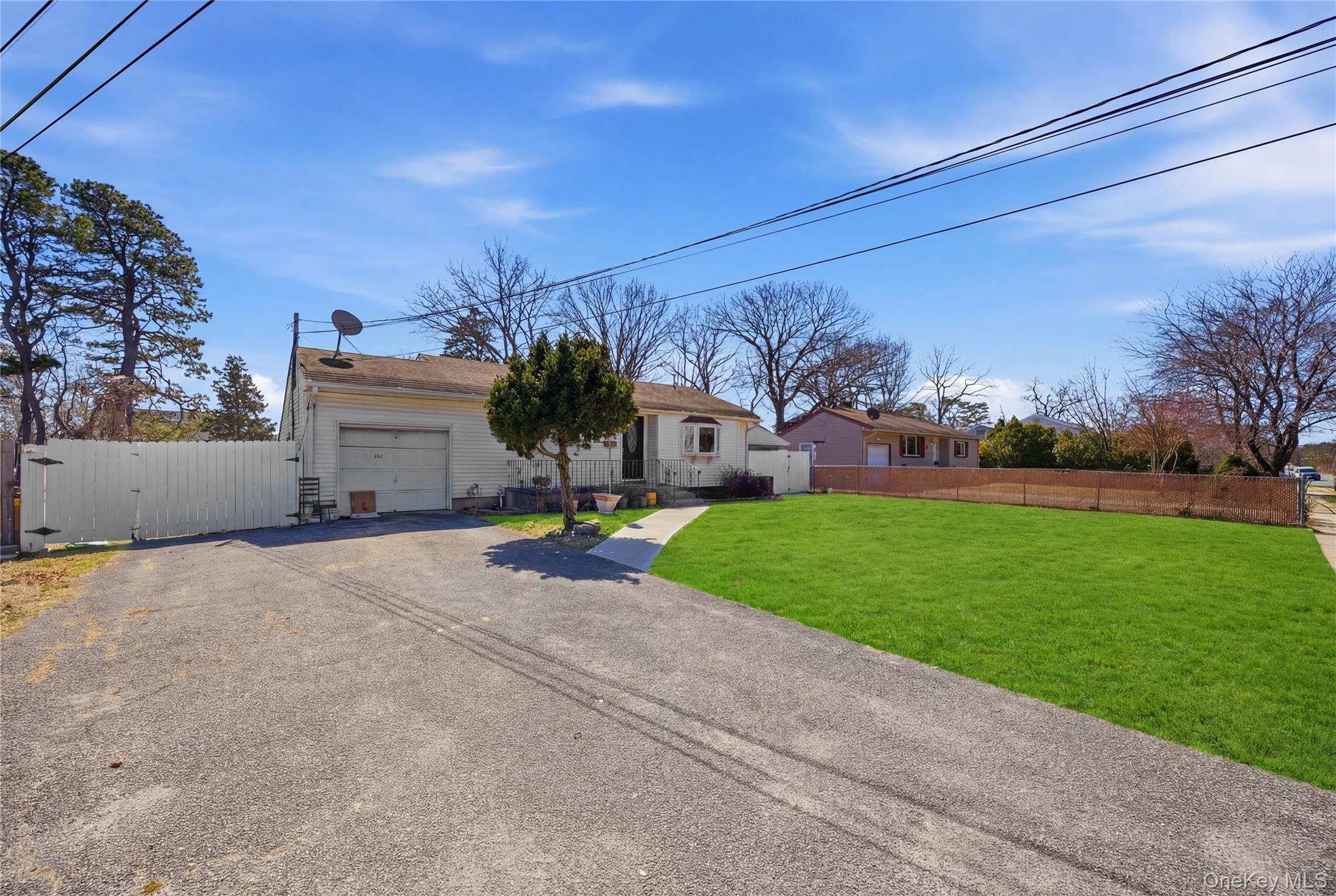 Single Family Half Mile Suffolk County, NY 11722, MLS-981265-2