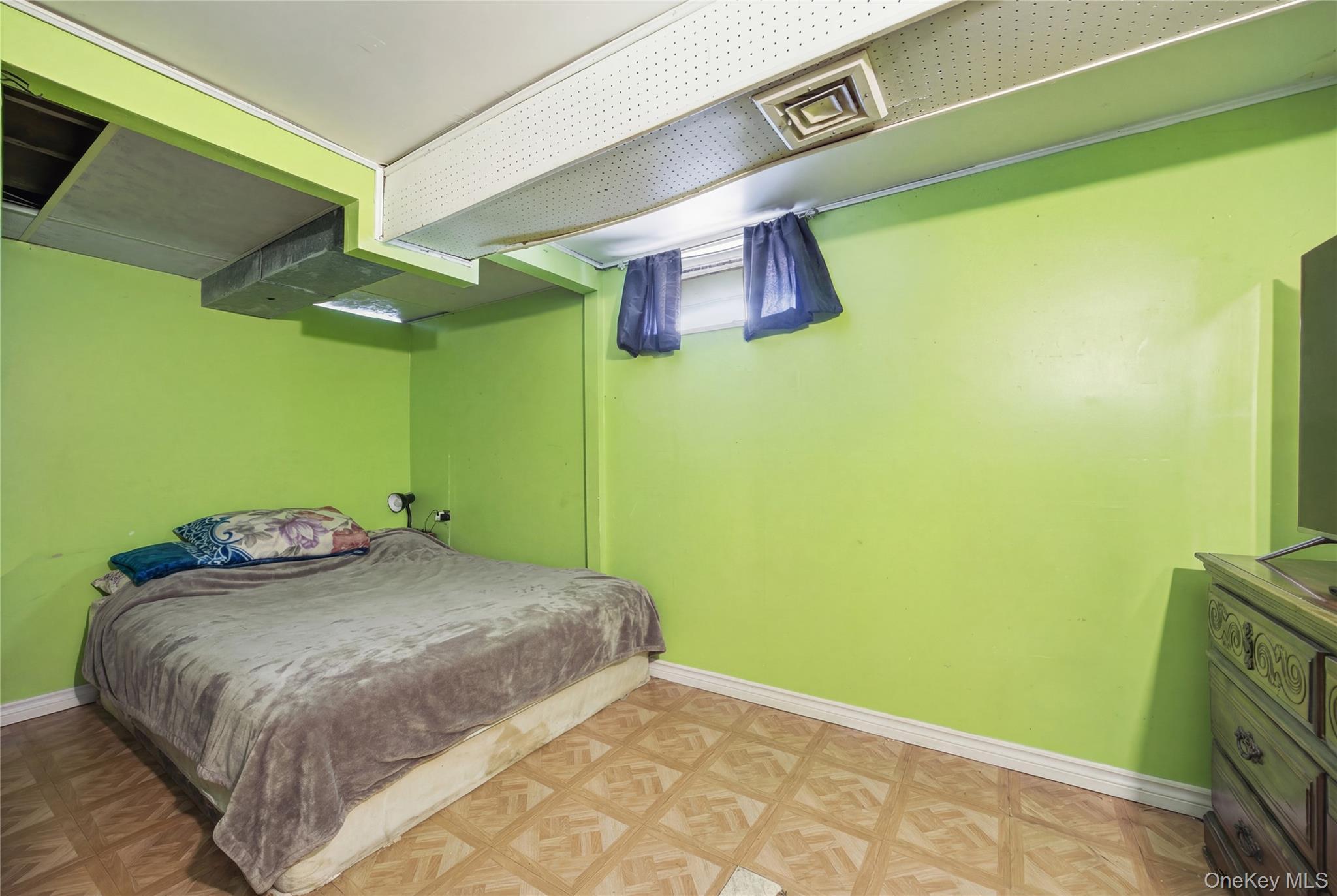 Single Family Half Mile Suffolk County, NY 11722, MLS-981265-21