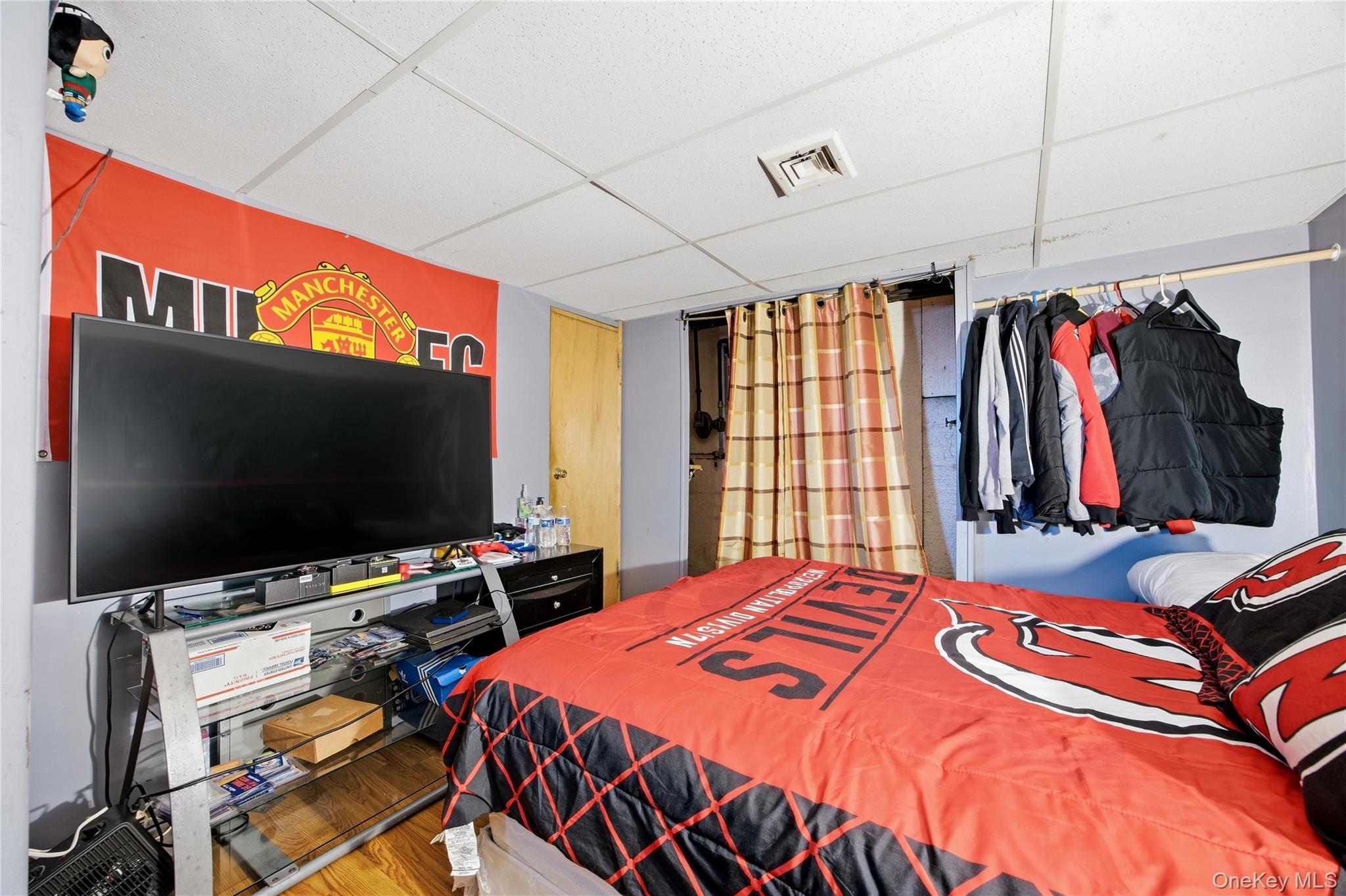 Single Family Half Mile Suffolk County, NY 11722, MLS-981265-23