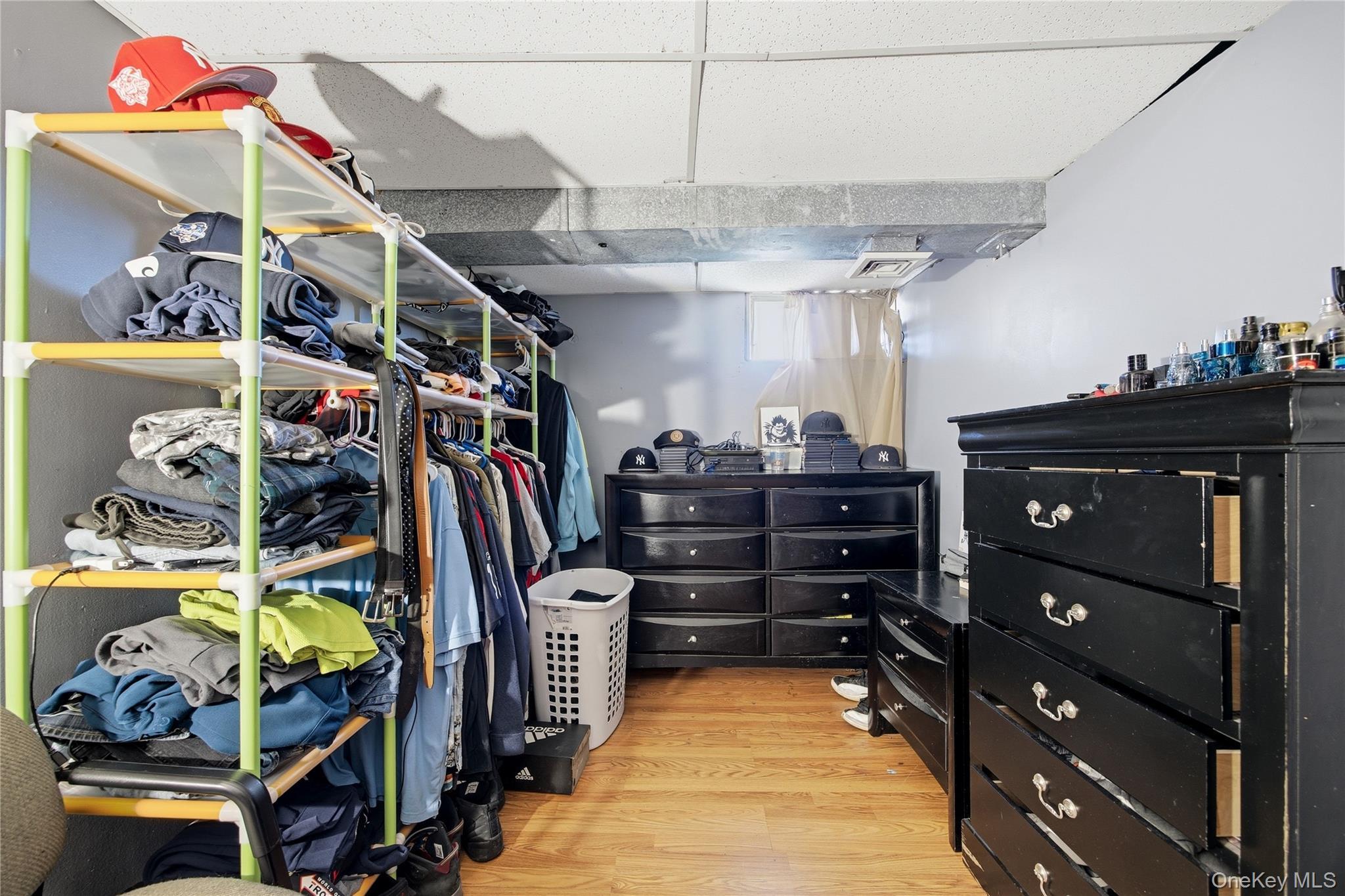 Single Family Half Mile Suffolk County, NY 11722, MLS-981265-24